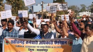 11 सूत्रीय मांगों को लेकर कर्मचारियों का शक्ति प्रदर्शन: तीसरे दिन विशाल रैली, SDM को सौंपा ज्ञापन, अनिश्चितकालीन आंदोलन की चेतावनी